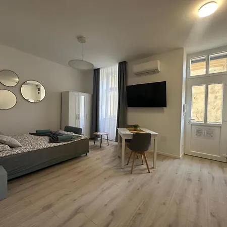 M17 * Budapest